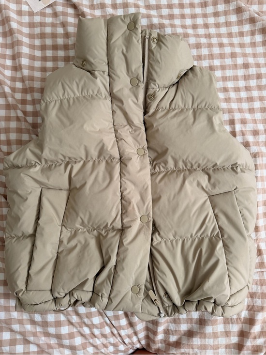 lululemon athletica Jackets & Blazers - lululemon athletica Light Beige Quilted Puffer Vest